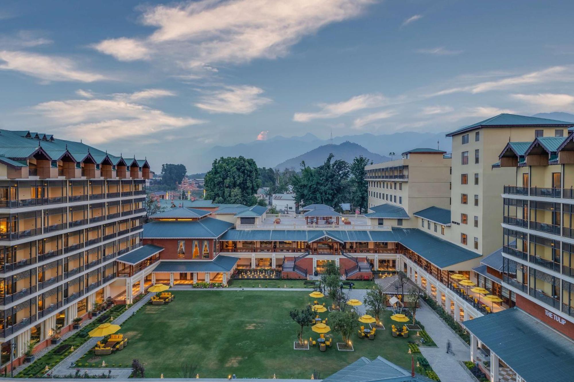 Radisson Collection Hotel & Spa, Riverfront Srinagar Extérieur photo