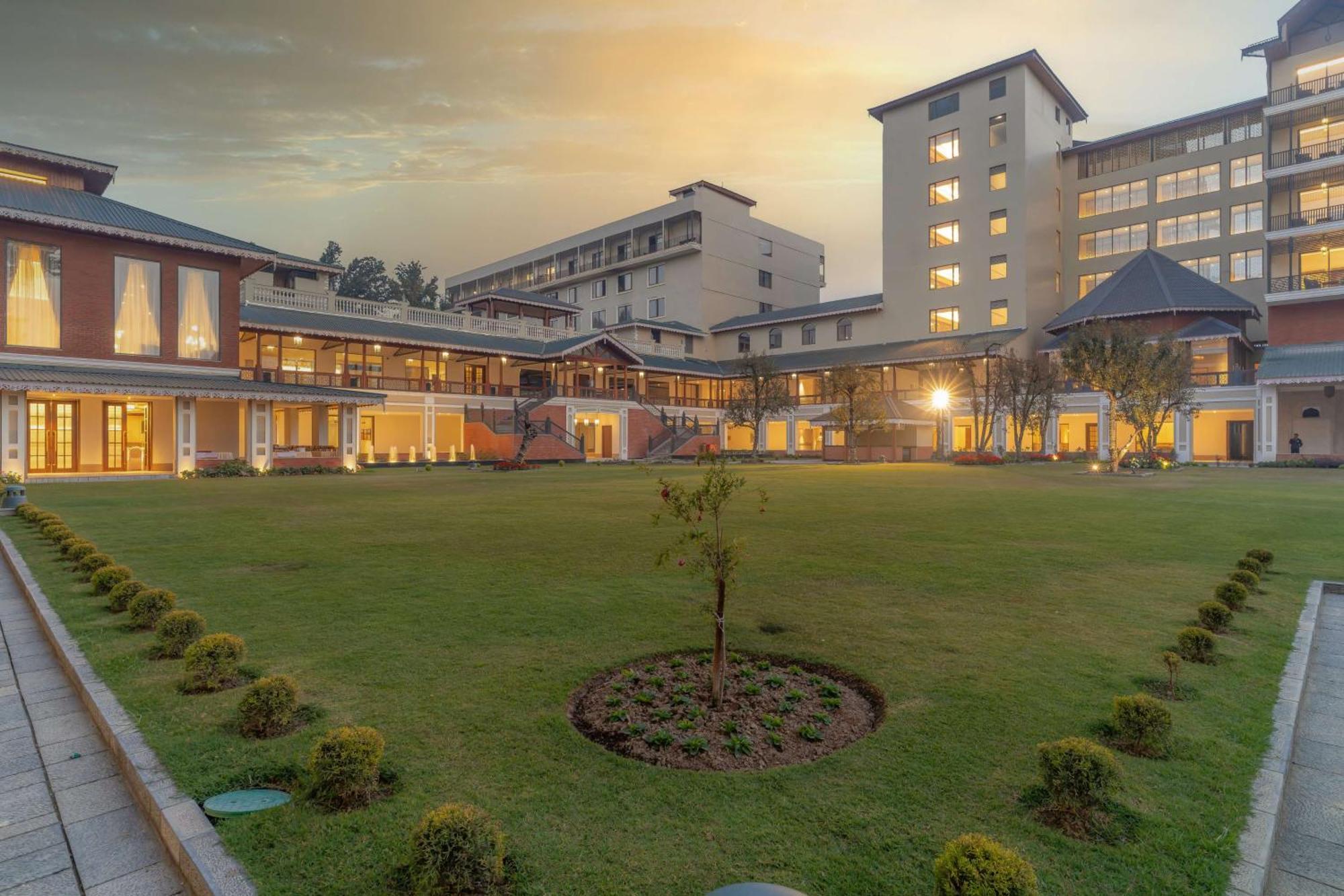 Radisson Collection Hotel & Spa, Riverfront Srinagar Extérieur photo