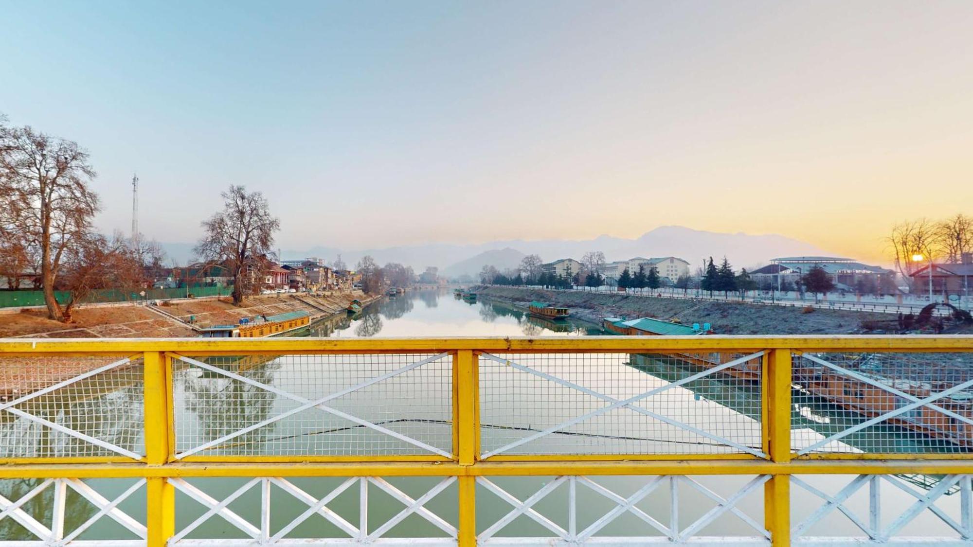 Radisson Collection Hotel & Spa, Riverfront Srinagar Extérieur photo